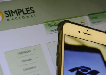 Receita Federal notifica mais de 340 mil MEIs em risco de exclusão do Simples Nacional