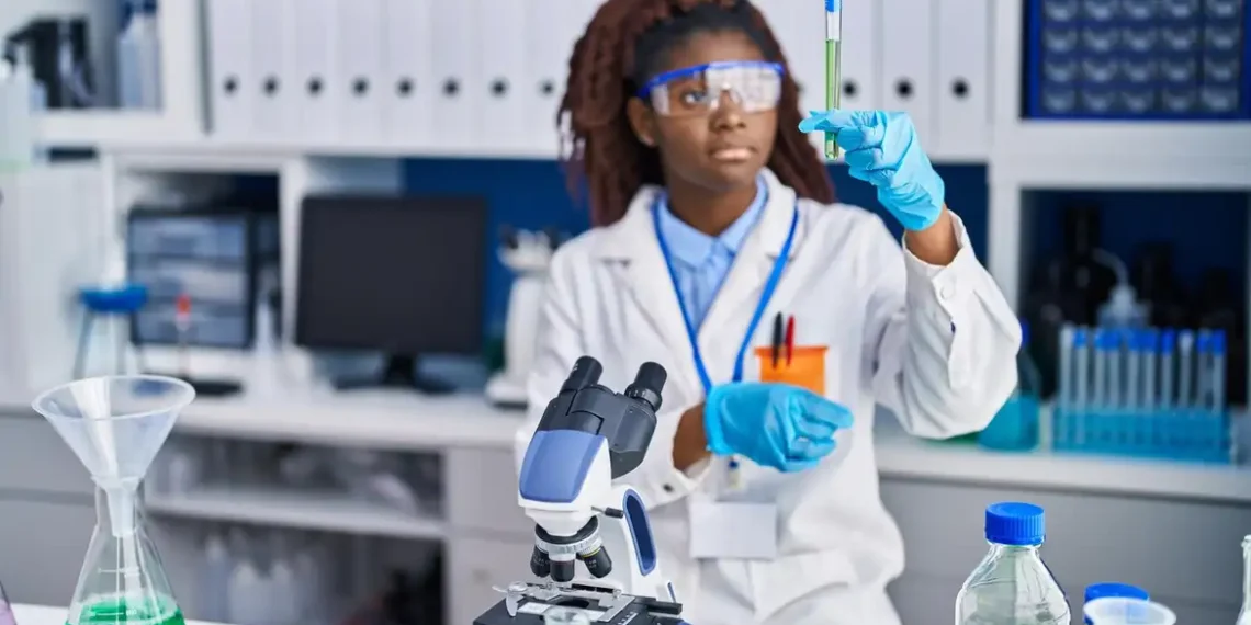 Pesquisa aponta que avanço educacional não se traduz em inclusão no mercado de trabalho para jovens negros