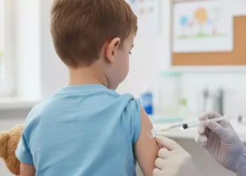 Erro de pontuação em receita médica leva criança à morte por overdose nos EUA