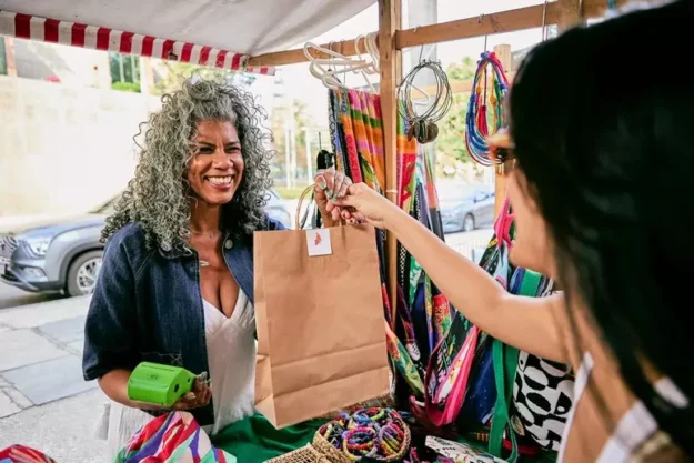 Moda sustentável: empreendedoras transformam resíduos em roupas e acessórios