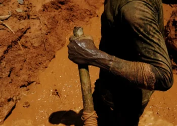 Brasil perde controle de reservas estratégicas de manganês para a mineração ilegal