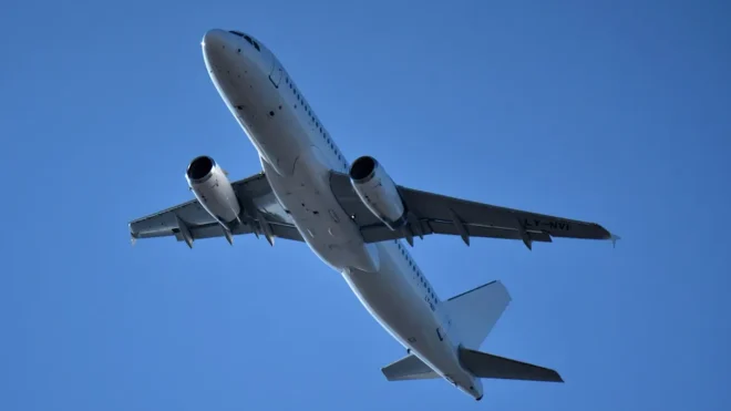 Espanhol pilota voos por três anos com identidade falsa, dizem investigadores