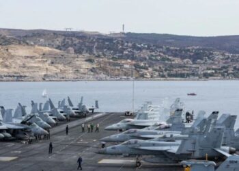 Maior porta-aviões do mundo chega à América Latina em missão ordenada por Trump