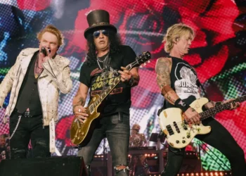 Em Cuiabá, Guns N’ Roses leva multidão à Arena Pantanal em noite histórica