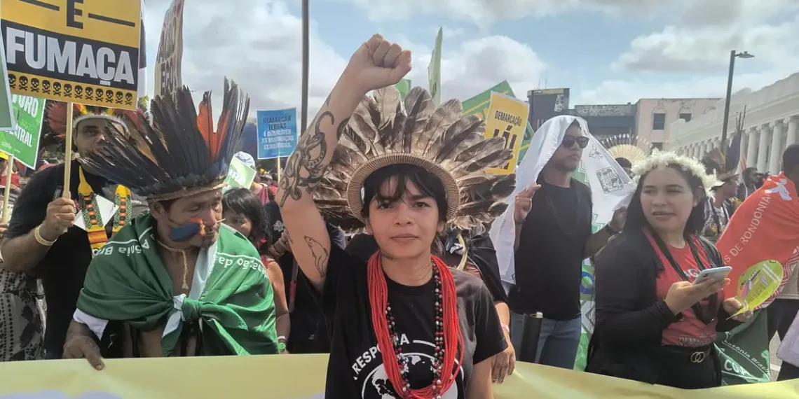 Txai Suruí cobra maior poder de decisão para indígenas na COP30: “Nossa voz precisa ecoar”