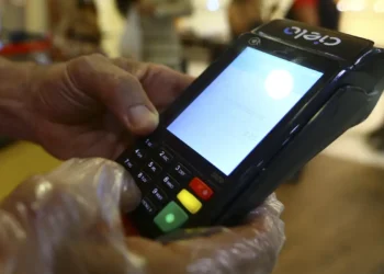 Golpe do cartão trocado avança pelo Brasil