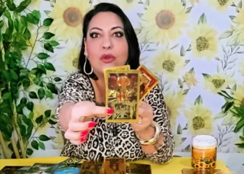 “Enquanto Bolsonaro viver, não há anistia”, afirma cigana em previsão sobre presos do 8 de Janeiro