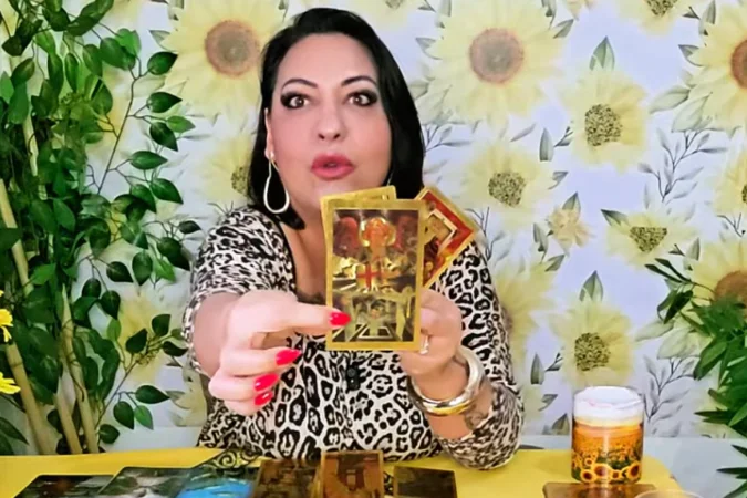 “Enquanto Bolsonaro viver, não há anistia”, afirma cigana em previsão sobre presos do 8 de Janeiro