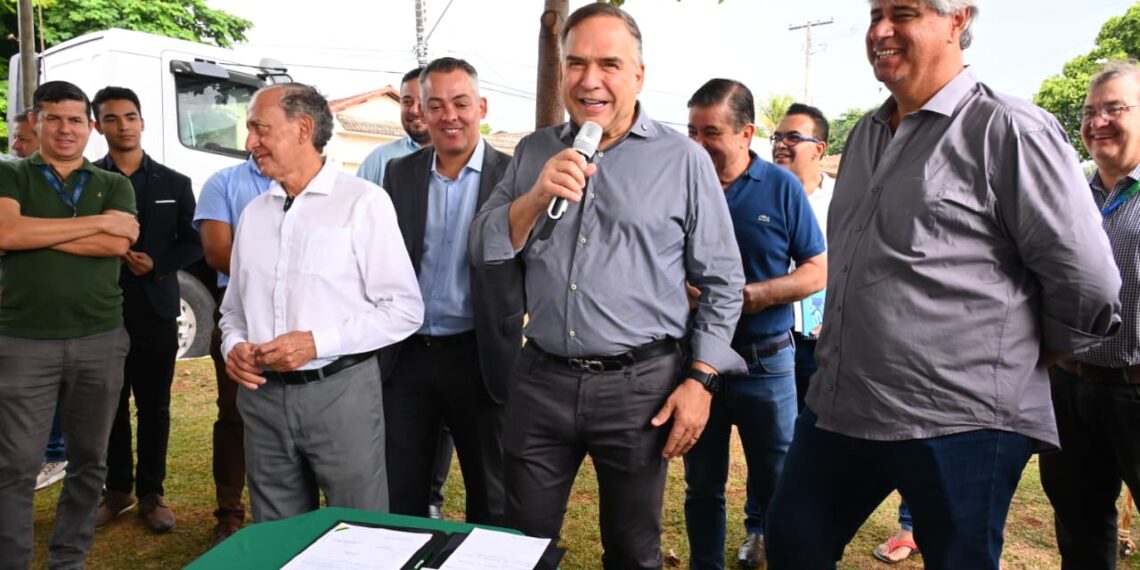 Prefeito Sandro Mabel autoriza revitalização asfáltica de 24 Km em sete bairros de Goiânia