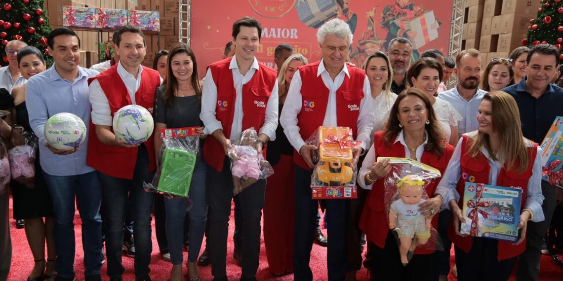 Aparecida recebe Papai Noel e mais de 25 mil brinquedos no Natal do Bem