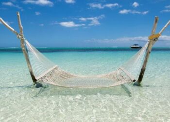 Jericoacoara abriga uma das lagoas mais belas do mundo, em cenário preservado no litoral brasileiro