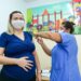 Goiânia ultrapassa mil aplicações da vacina contra bronquiolite em gestantes