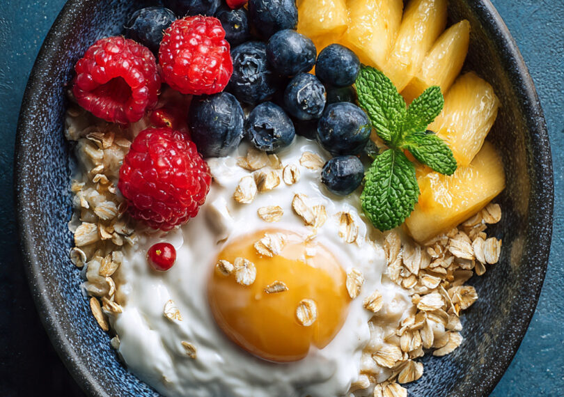 Café da manhã: alimentos ideais para reduzir a gordura abdominal após os 50 anos