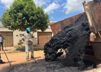 Prefeitura de Senador Canedo intensifica mutirão de tapa-buraco no Jardim Canedo