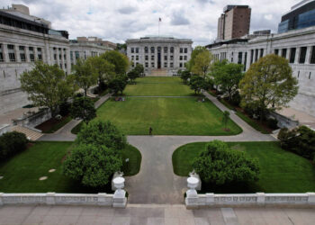 Ex-diretor de necrotério de Harvard é condenado a oito anos por tráfico de restos humanos