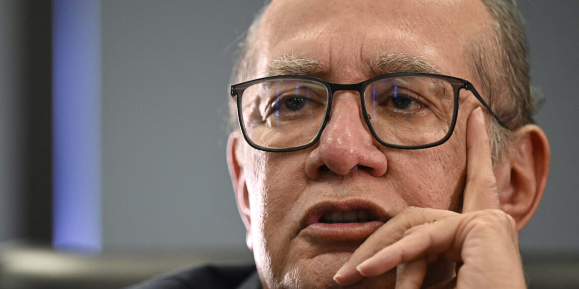 Tensão institucional cresce após Gilmar restringir impeachment e rejeitar AGU