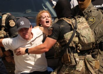 Deportações disparam nos EUA sob Trump, mas números oficiais divergem de dados independentes