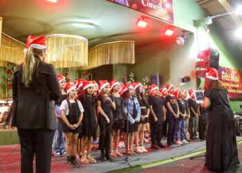 Cantata de Natal emociona moradores em Senador Canedo