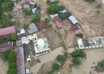 Catástrofe Ásia: Tempestades mortais deixam rastro de mais de 900 mortos na Indonésia