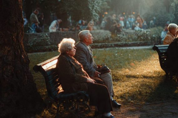 Estudo identifica a idade em que o corpo humano inicia o processo acelerado de envelhecimento