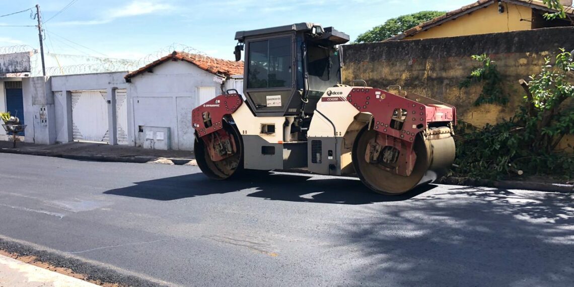 Prefeitura de Goiânia realiza mais de 133 km de novo pavimento e ultrapassa 260 mil serviços de tapa-buracos em 2025
