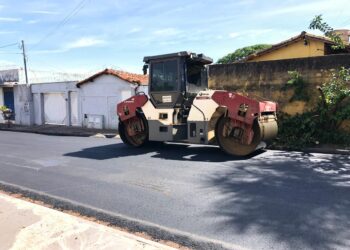 Prefeitura de Goiânia realiza mais de 133 km de novo pavimento e ultrapassa 260 mil serviços de tapa-buracos em 2025