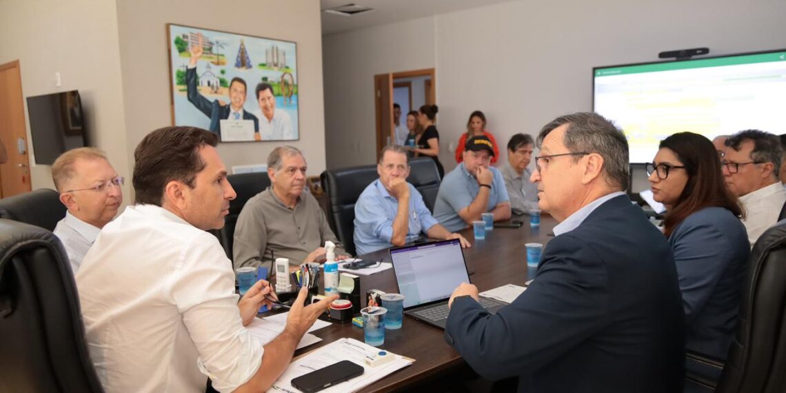 Prefeito Vilela e representantes da CAF vistoriam obras dos eixos estruturantes