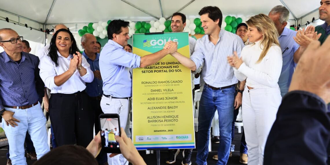 Daniel Vilela destaca impacto social na entrega de 64 casas a custo zero em Goiás