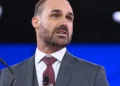 Eduardo Bolsonaro adota tom conciliador e elogia diálogo entre Trump e Lula
