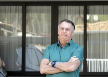 Senado aprova projeto que reduz penas para condenados do 8 de janeiro e beneficia Bolsonaro