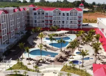 Hóspede morre engasgado com melancia em resort no interior de SP