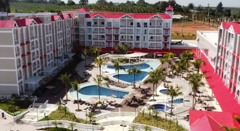 Hóspede morre engasgado com melancia em resort no interior de SP