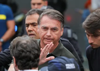 Defesa de Jair Bolsonaro protocoliza novo pedido de prisão domiciliar junto ao STF