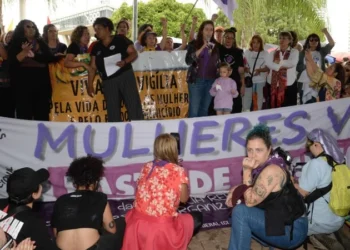 Feminicídio atinge recorde no Brasil em 2025, com média de quatro mortes por dia