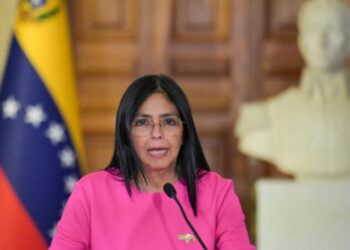 Delcy Rodríguez assume a Venezuela: quem é a presidente interina vista como interlocutora por Trump