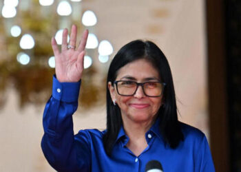 Delcy Rodríguez critica interferência dos EUA e defende solução interna para crise na Venezuela