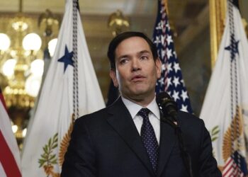 Rubio recua de discurso sobre “governar” a Venezuela e aposta em pressão militar e controle do petróleo