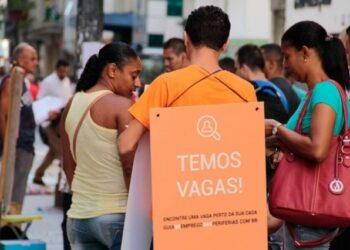 Desemprego cai a 5,1% e Brasil registra a menor taxa da série histórica