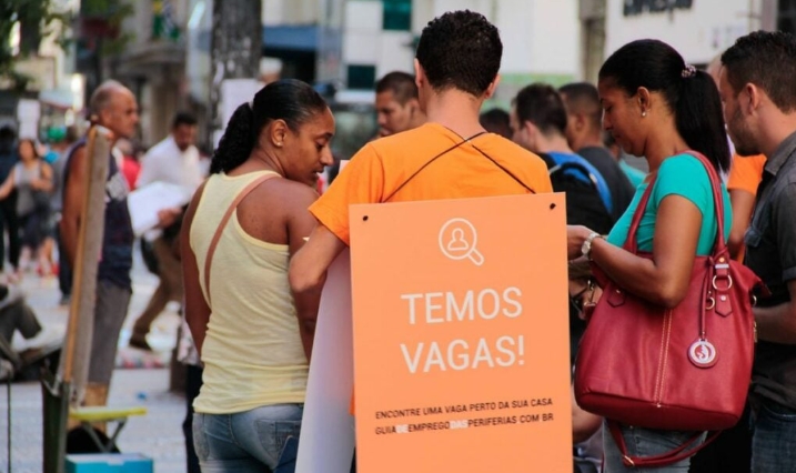 Desemprego cai a 5,1% e Brasil registra a menor taxa da série histórica