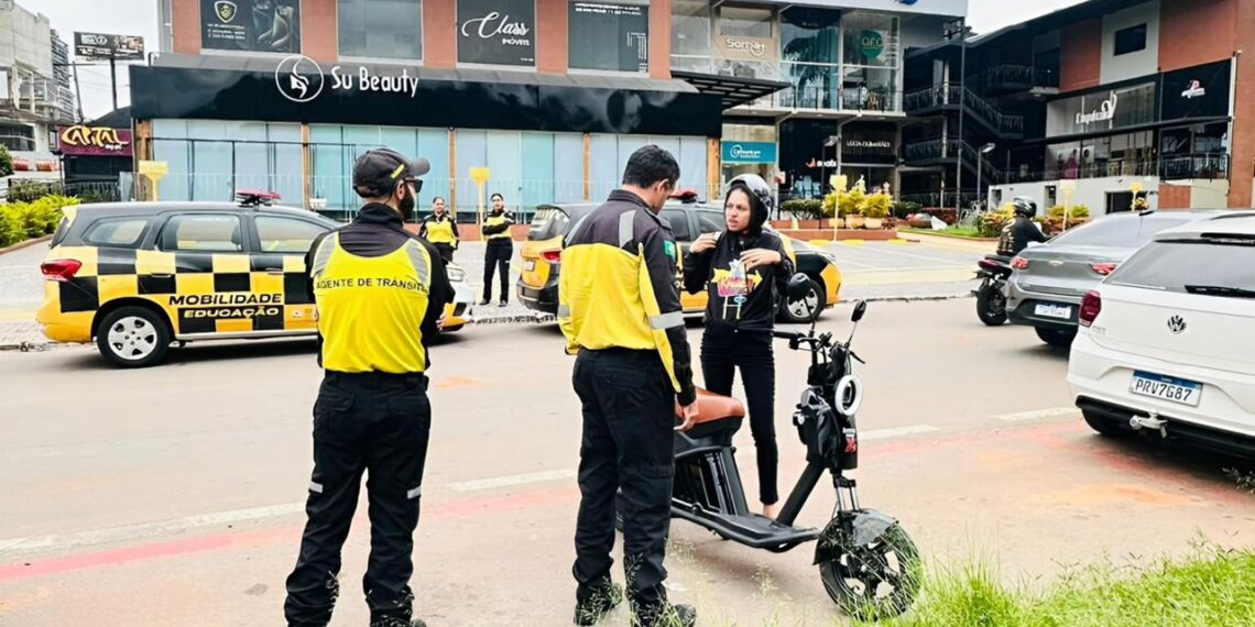 Prefeitura de Goiânia intensifica blitzes educativas para condutores de ciclomotores