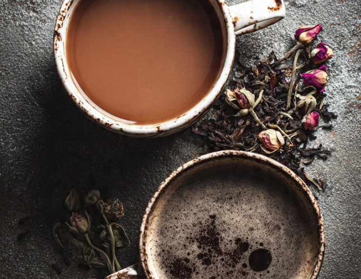 Café ou chá: qual a melhor bebida para despertar o organismo?