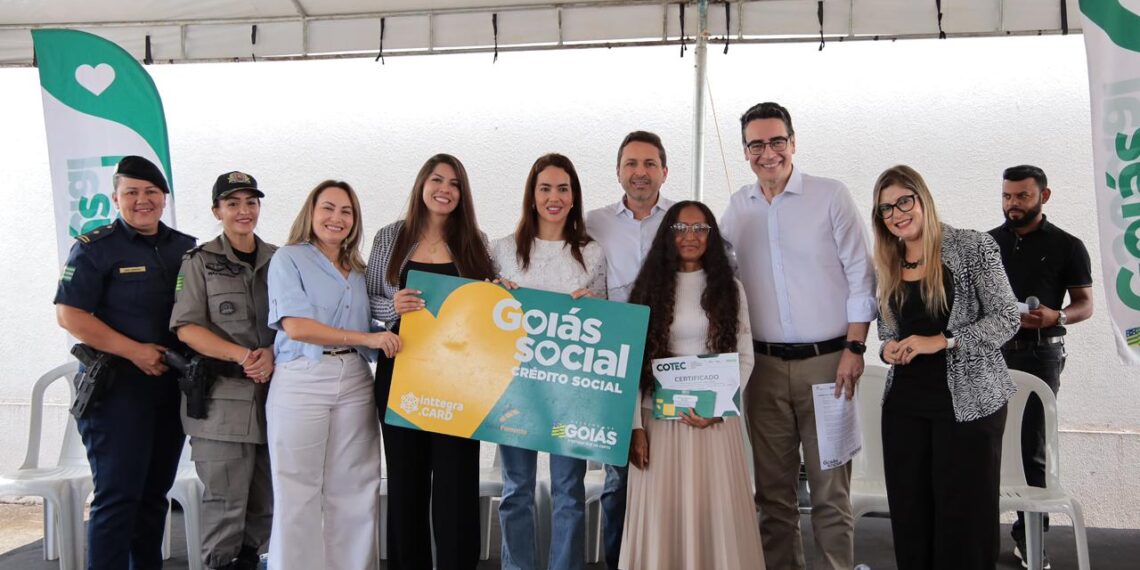 Leandro Vilela celebra capacitação de mulheres em Aparecida com apoio do Goiás Social