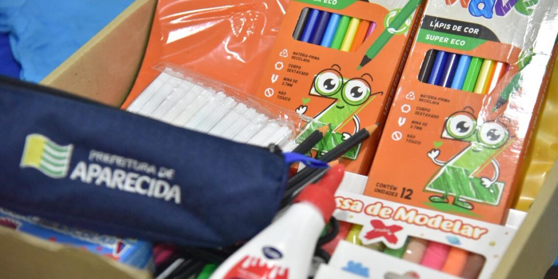 Aparecida de Goiânia inicia ano letivo com entrega recorde de uniformes e materiais escolares