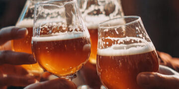 Longevidade e estilo de vida: Ciência analisa a relação entre consumo moderado de cerveja e os 90 anos