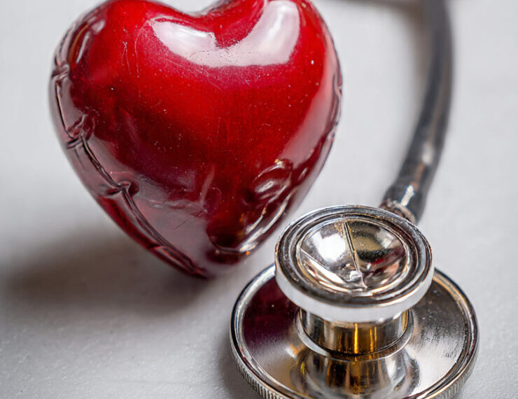 O inimigo silencioso: Por que a privação de sono pode superar o tabagismo em riscos cardíacos