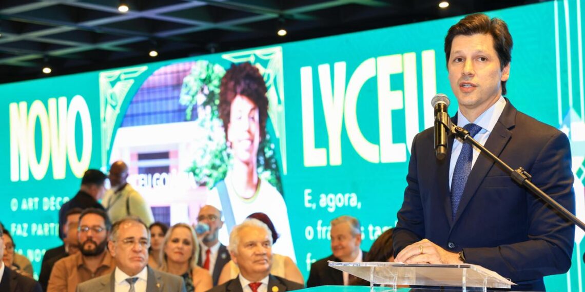 Lyceu de Goiânia é reinaugurado como primeiro colégio estadual bilíngue