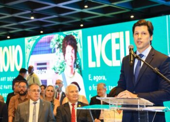 Lyceu de Goiânia é reinaugurado como primeiro colégio estadual bilíngue