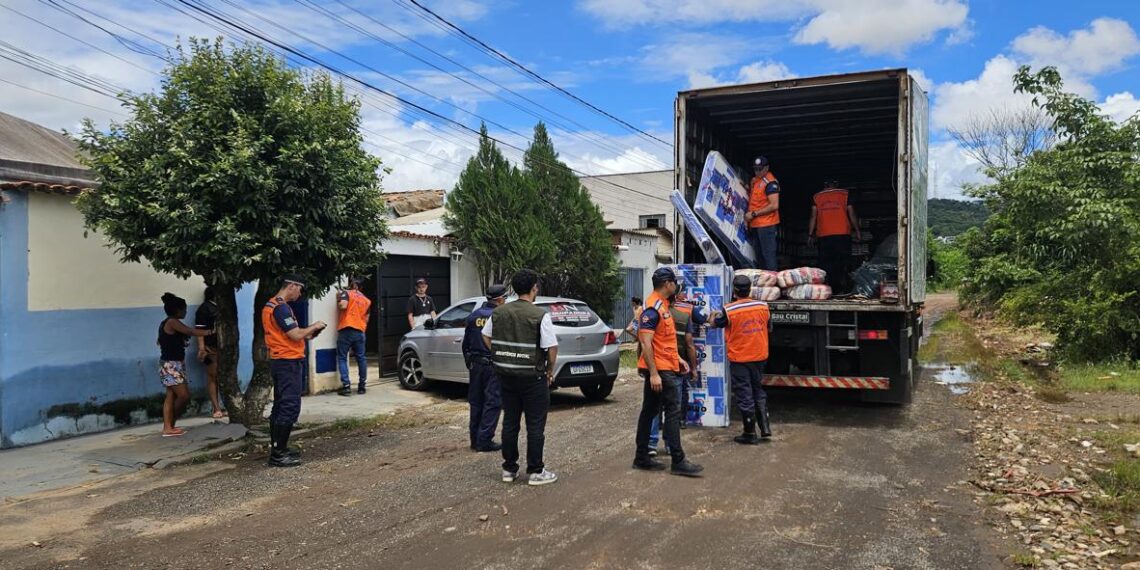 Prefeitura de Goiânia intensifica apoio a famílias atingidas pelas chuvas no Jardim Mirabel