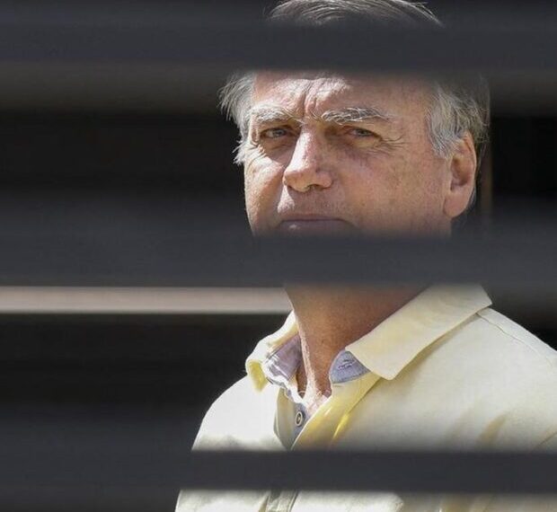 Defesa de Bolsonaro cita risco de morte e pede prisão domiciliar após queda em cela