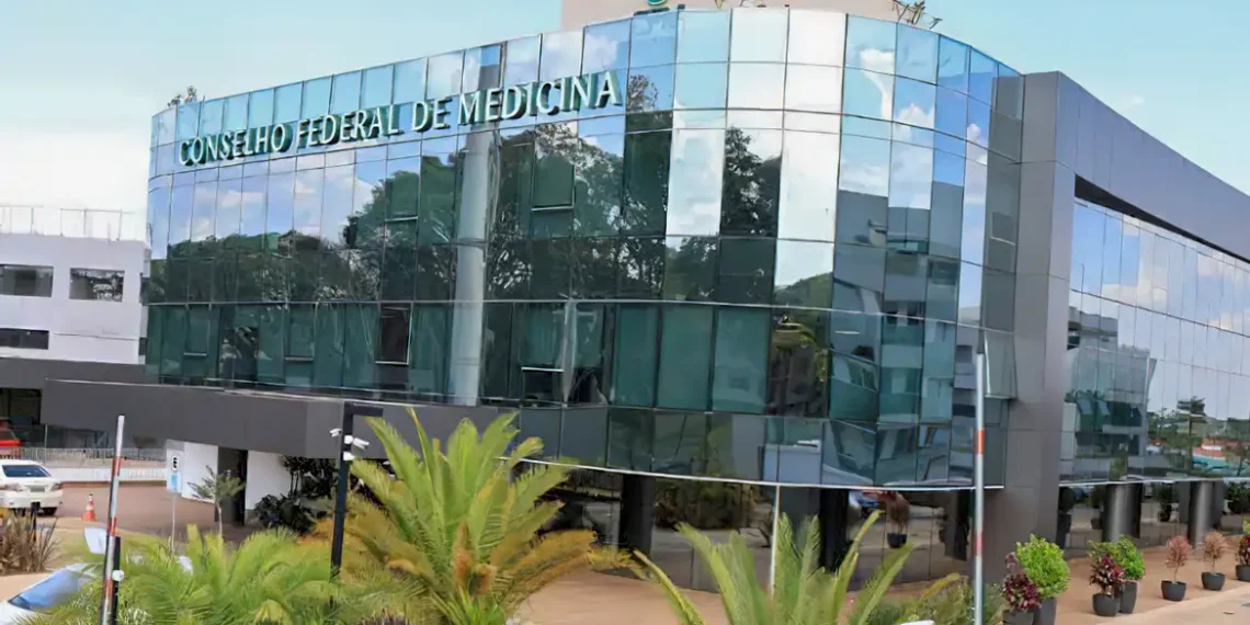 CFM avalia usar resultado do Enamed para restringir registro profissional de médicos